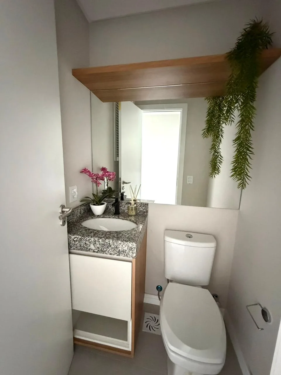 Lavabo com bancada em granito