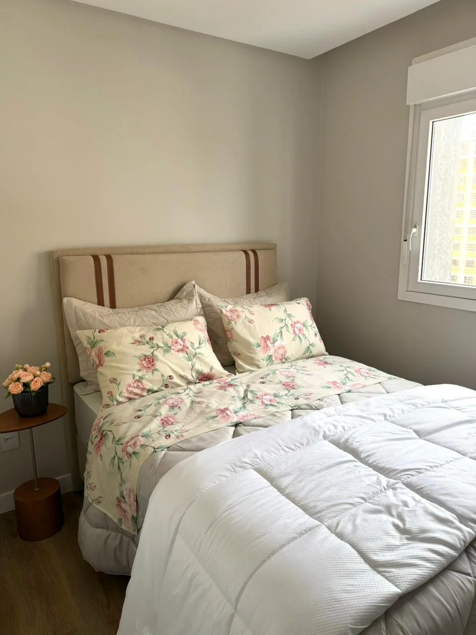 Segundo dormitório com cama de casal