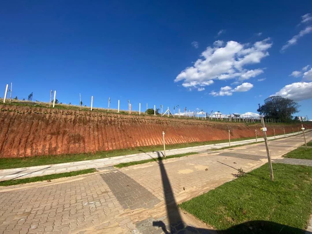 Lotes em quadra alta, com vista para o vale.