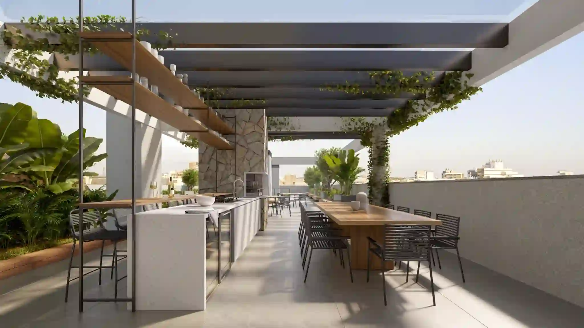 Espaço gourmet do rooftop, com churrasqueira, mesas compridas e pergolado com trepadeiras.