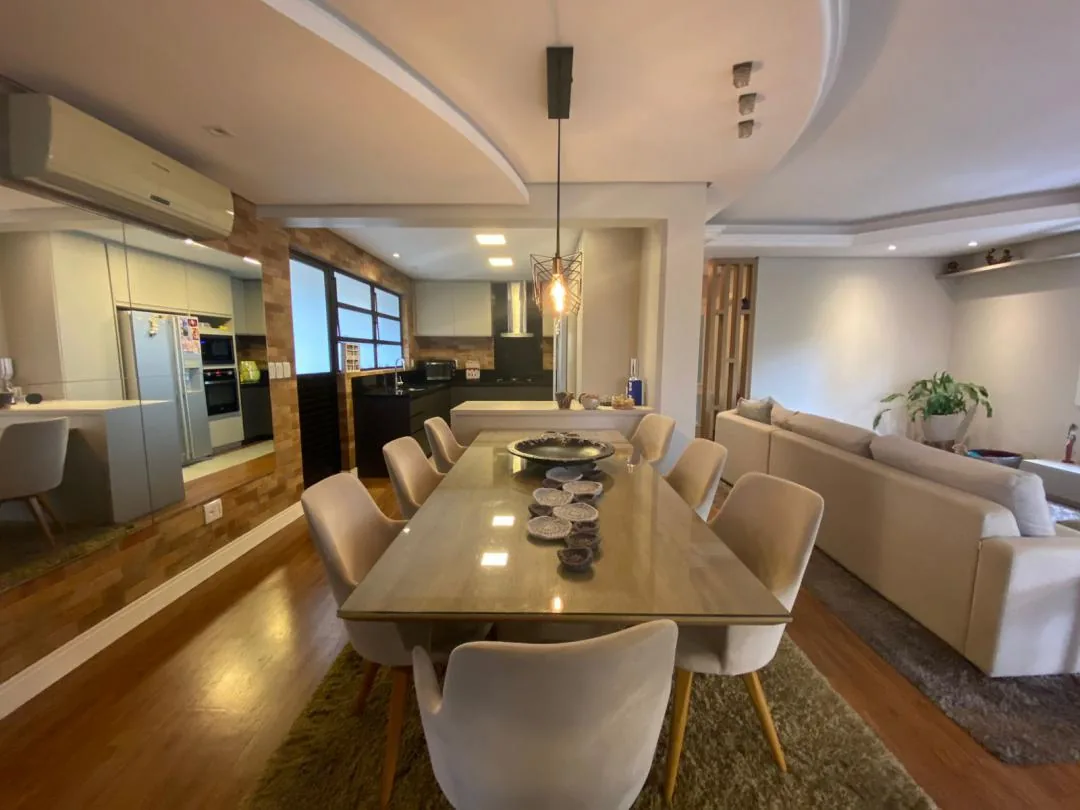 Jantar e gourmet integrados, em planta aberta.