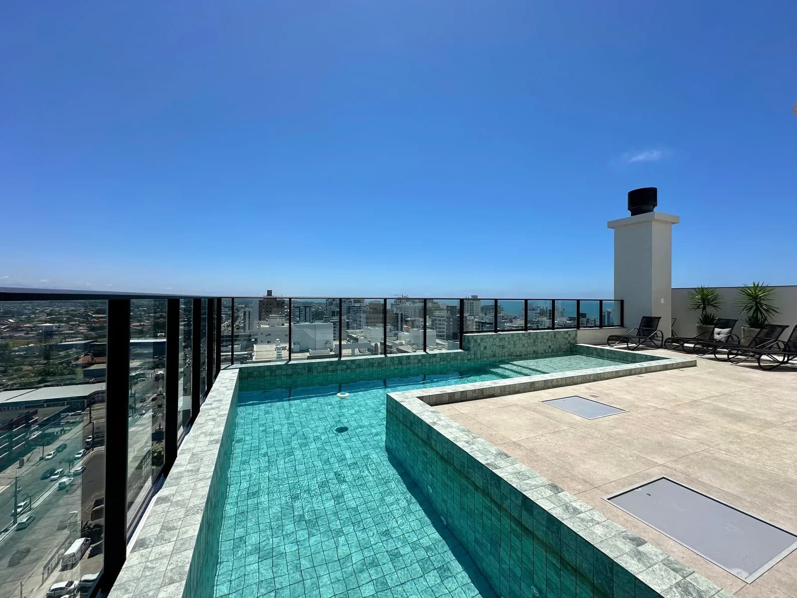Piscina na cobertura do SMART 903