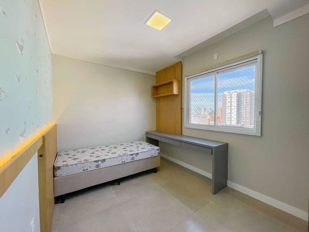 Terceiro quarto com bancada de estudo
