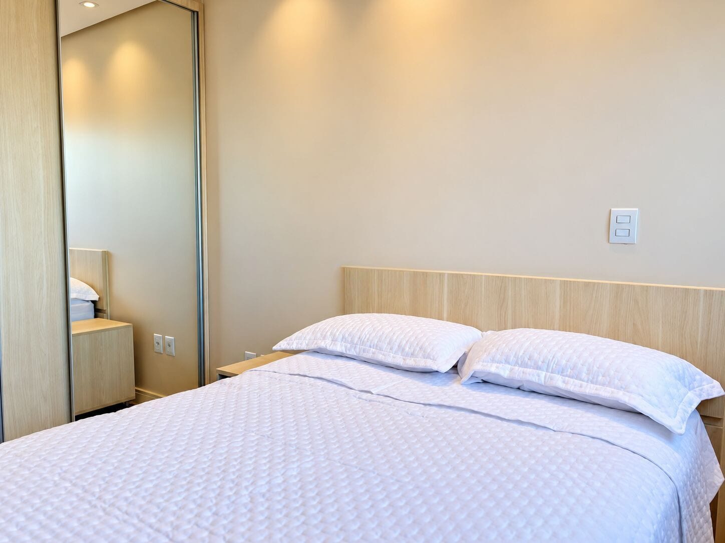 Suíte com cama de casal