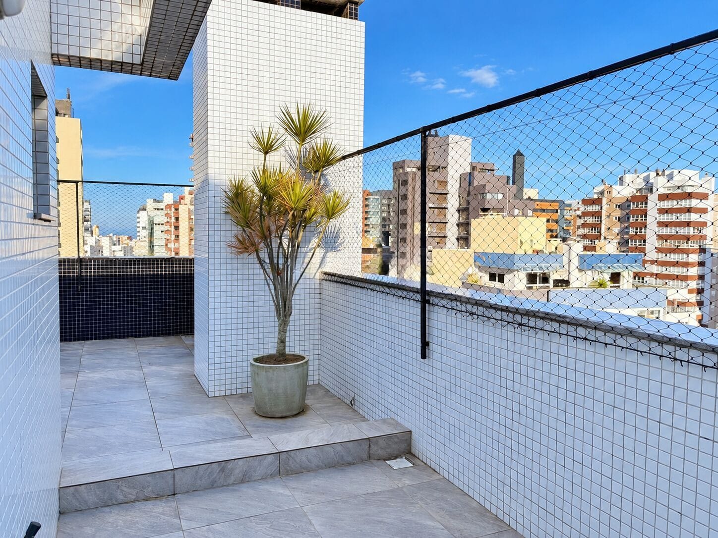 Terraço com vista para a cidade