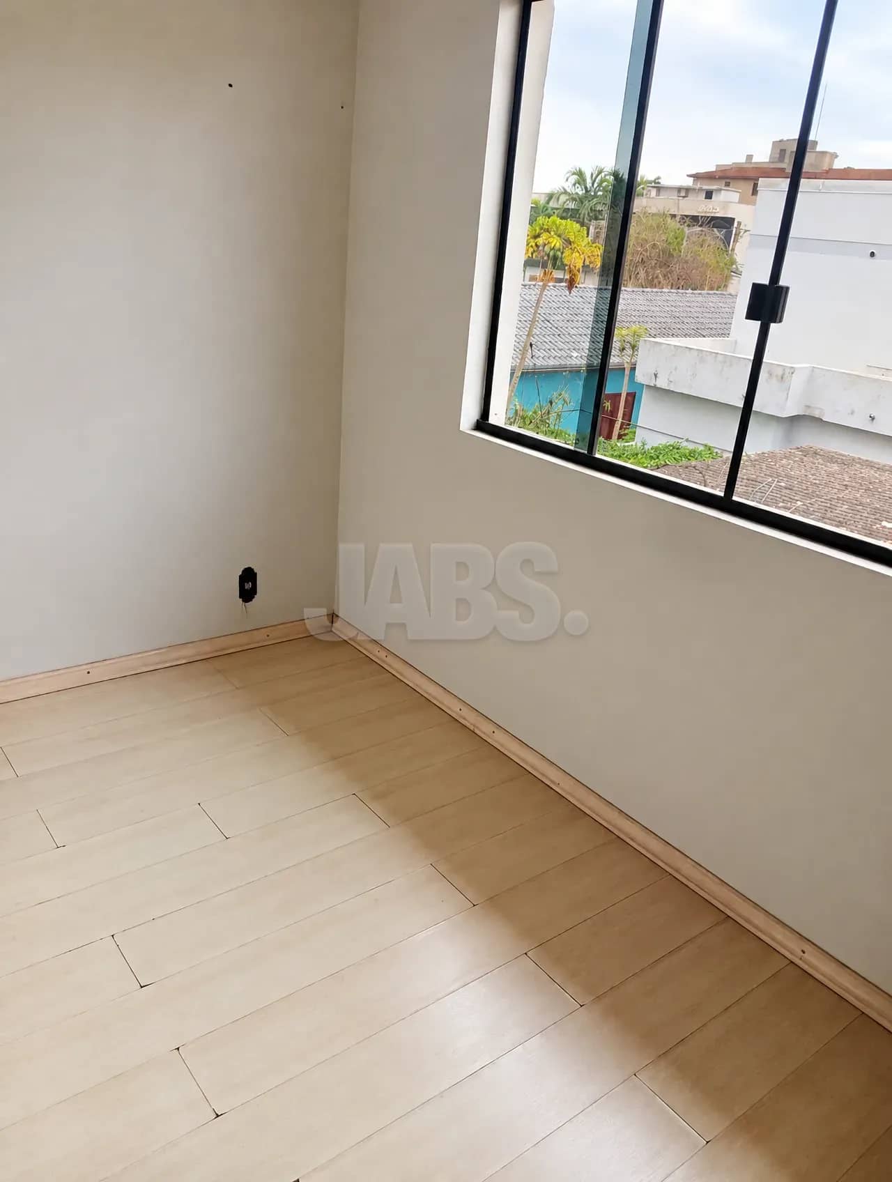 Quarto com piso laminado