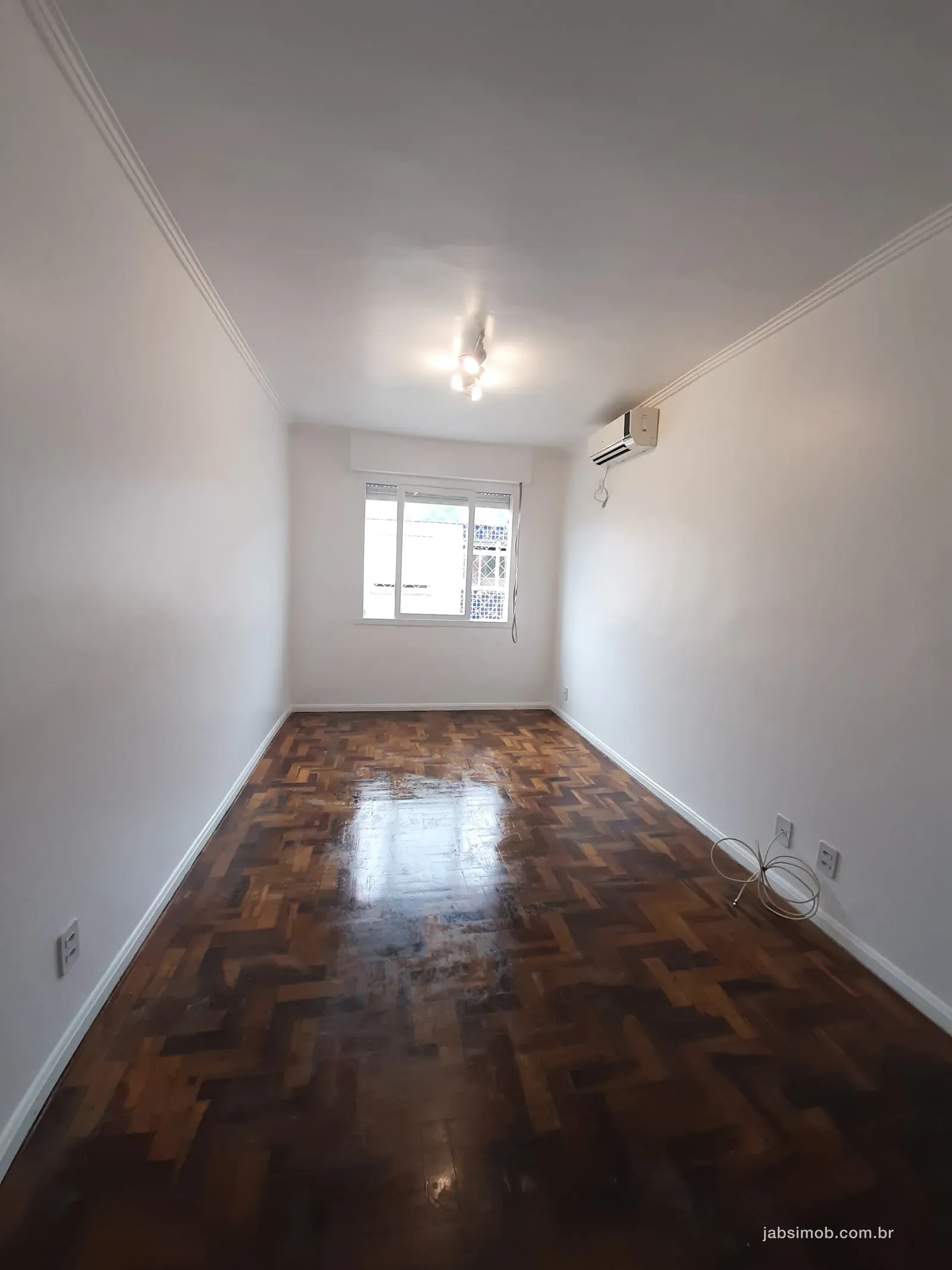 Sala — Apartamento de 1 quarto com 46 m², desocupado, na Vila Ipiranga, Porto Alegre