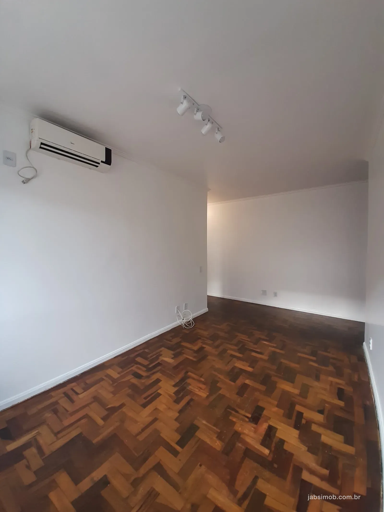 Sala — Apartamento de 1 quarto com 46 m², desocupado, na Vila Ipiranga, Porto Alegre