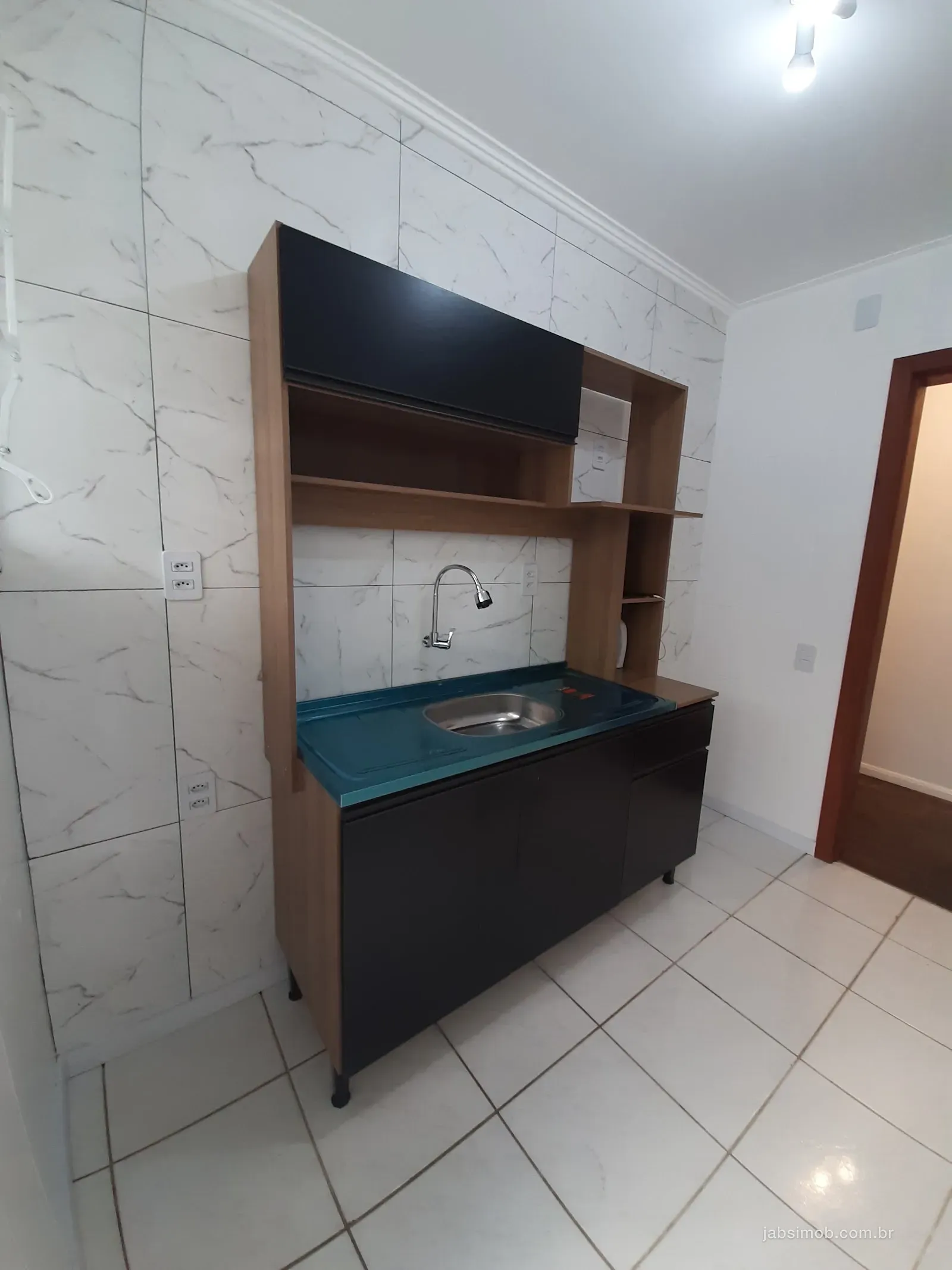 Cozinha — Apartamento de 1 quarto com 46 m², desocupado, na Vila Ipiranga, Porto Alegre