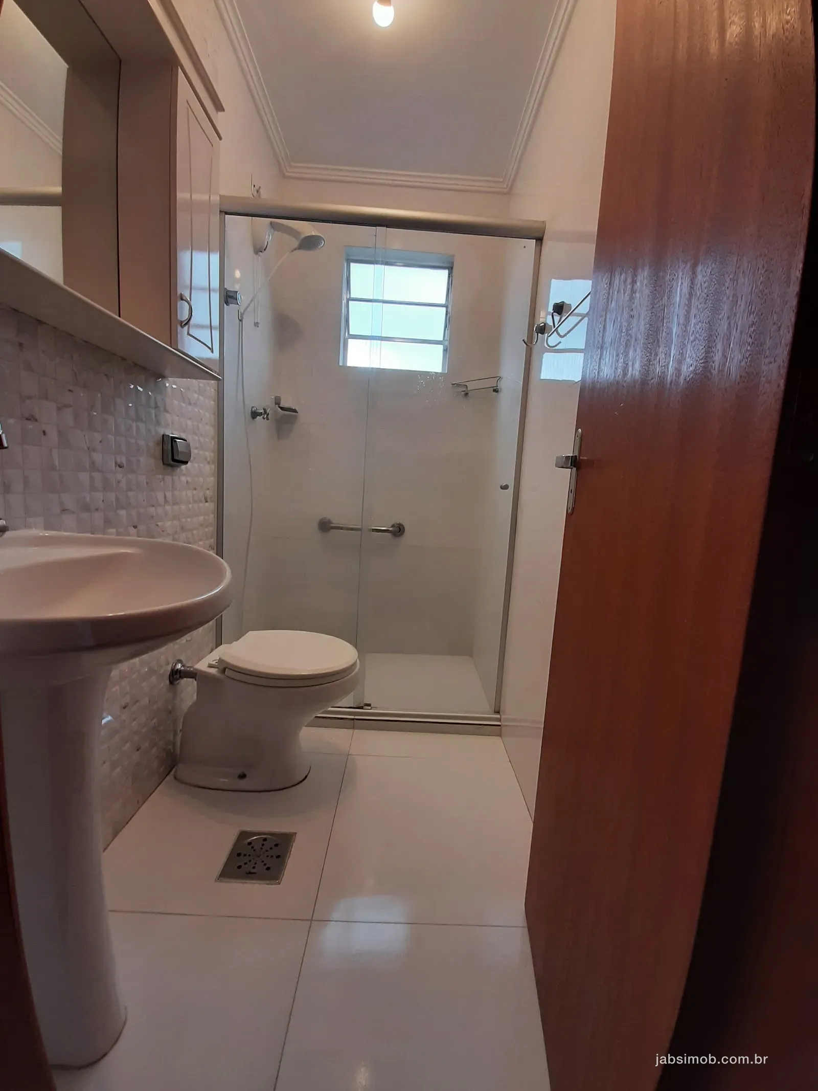 Banheiro — Apartamento de 1 quarto com 46 m², desocupado, na Vila Ipiranga, Porto Alegre