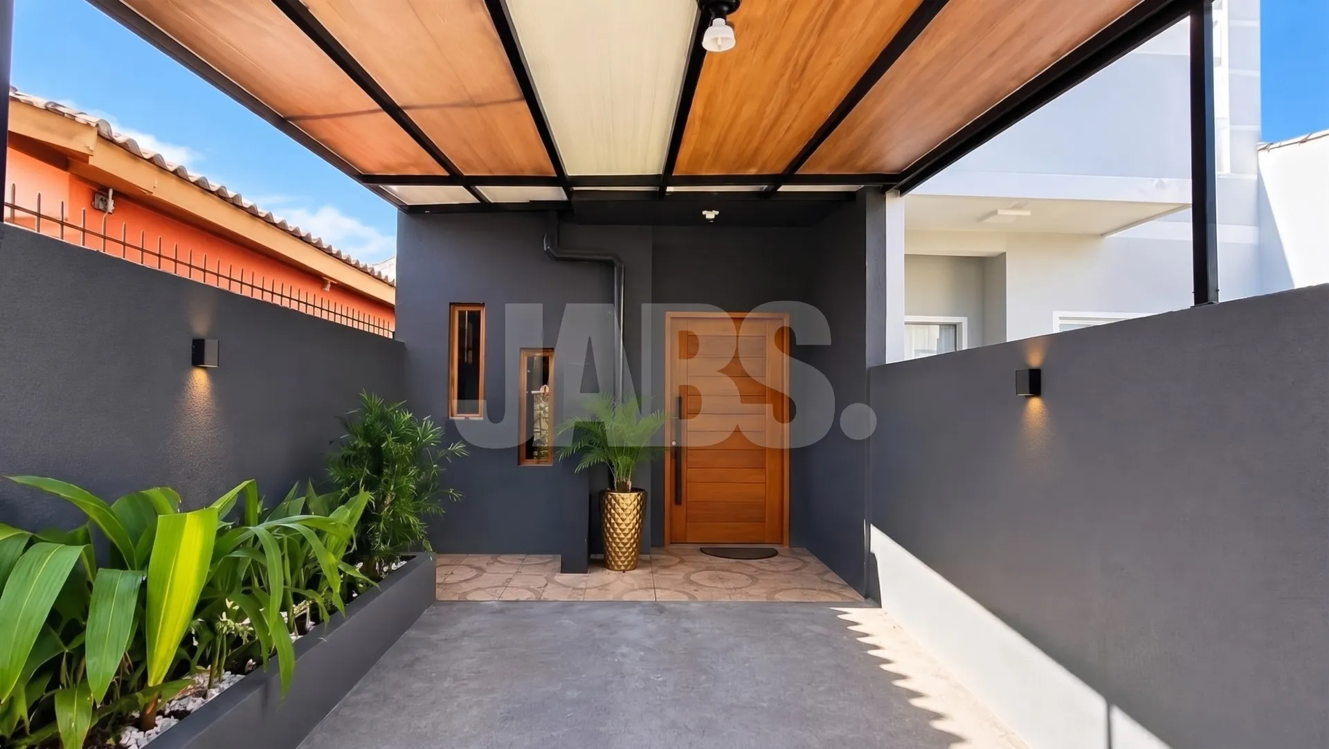 Entrada coberta com jardim — Casa mobiliada de 145 m² com 2 quartos no Mato Grande