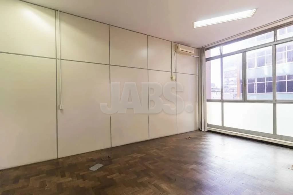 Andar comercial de 1.073 m² com divisórias, copa e churrasqueira no Centro Histórico, foto 1