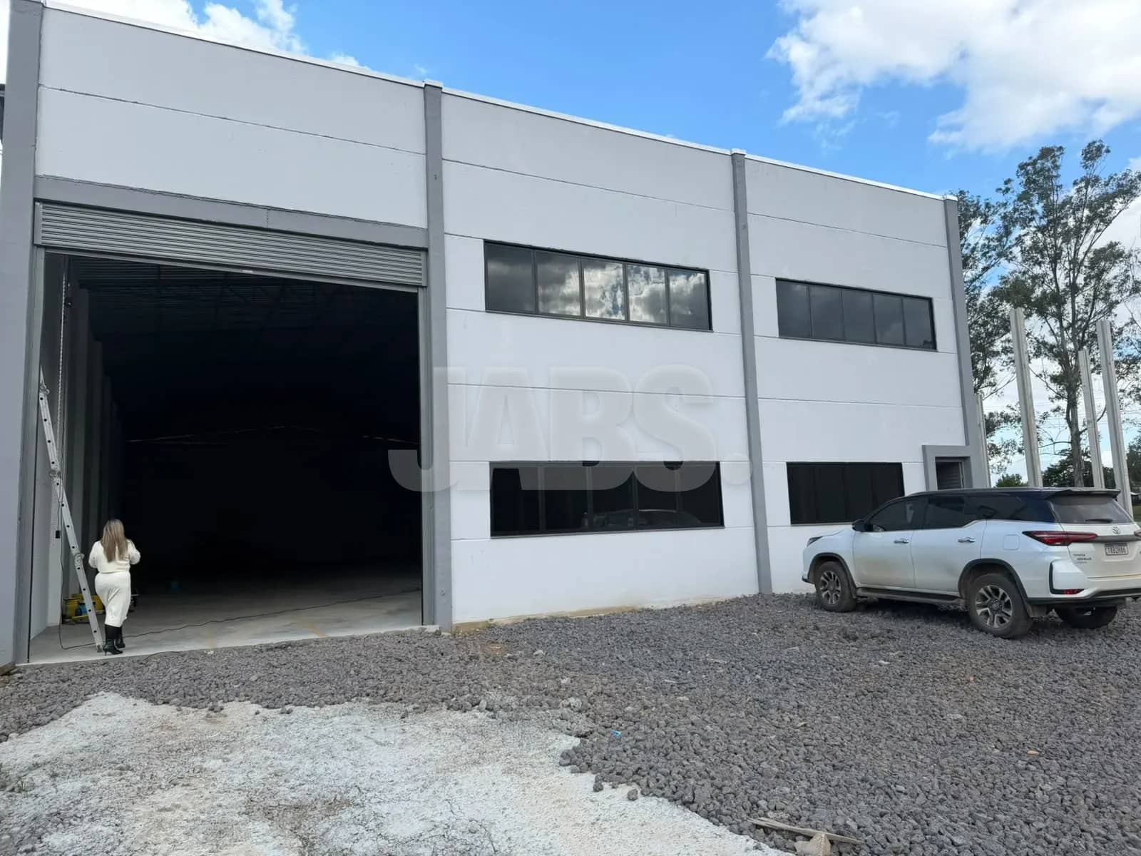 Fachada — Pavilhão de 700 m² em condomínio industrial em Gravataí