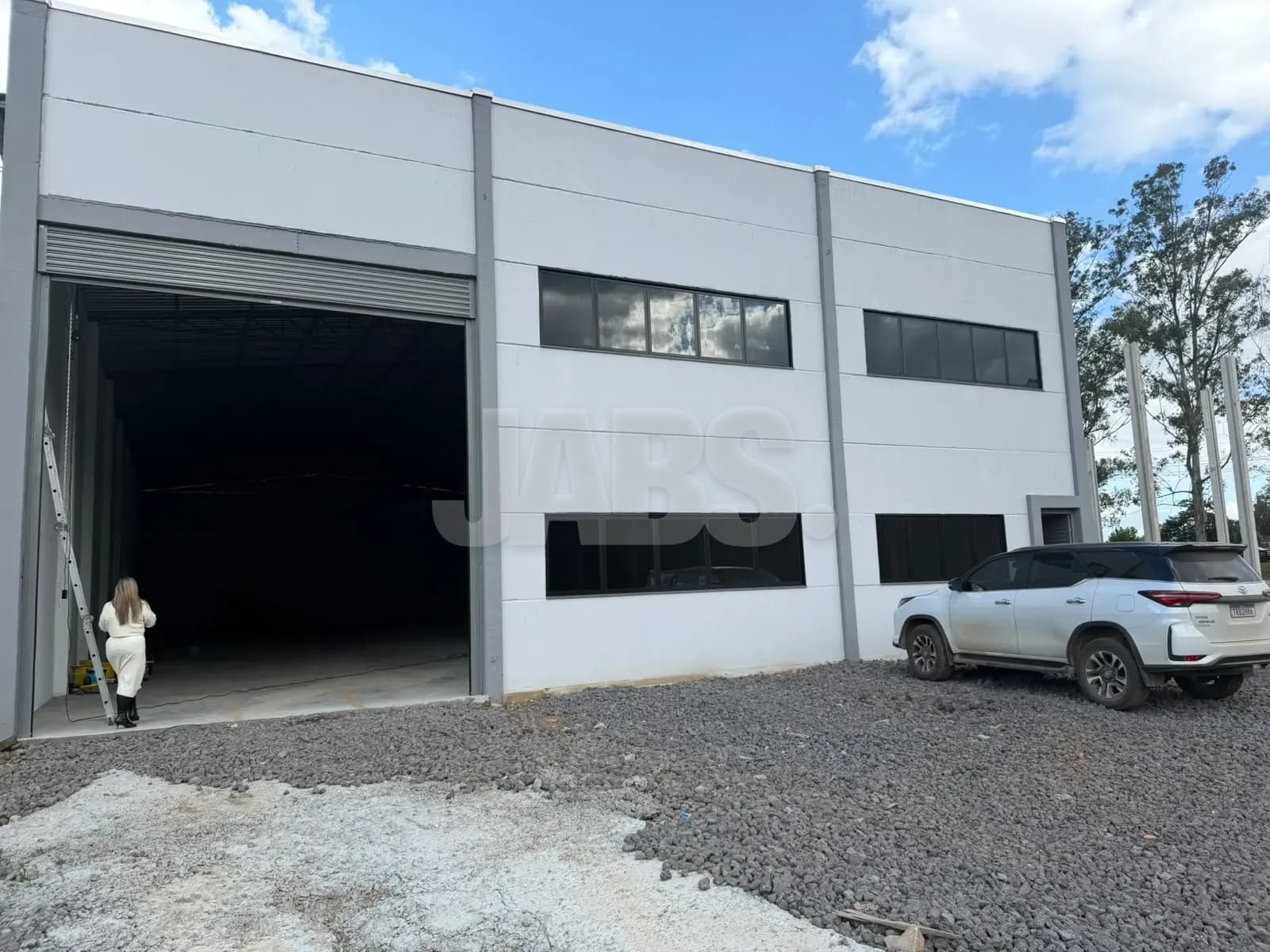Fachada — Pavilhão de 700 m² em condomínio industrial em Gravataí