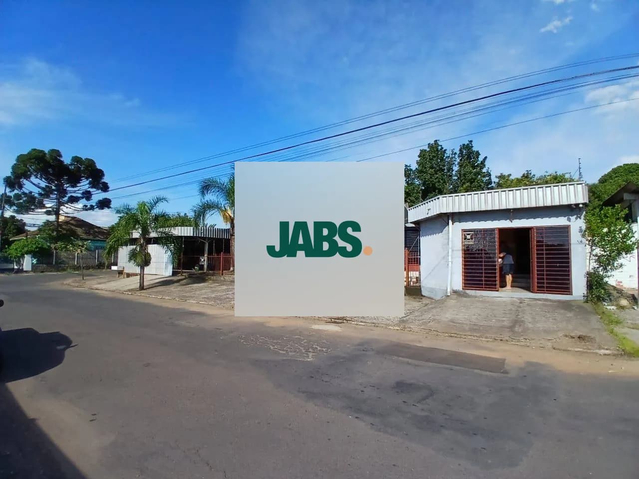 Fachada da loja na esquina, bairro Igara