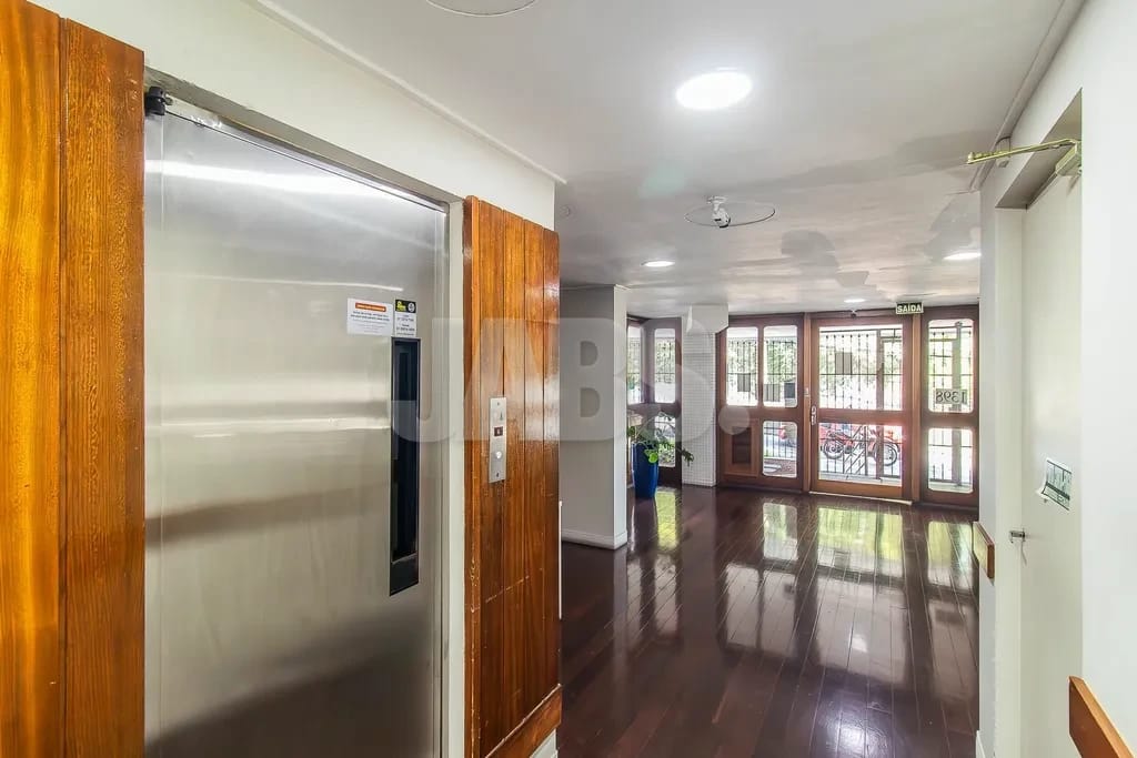 Hall com elevador