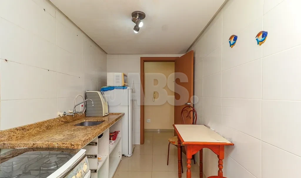 Cozinha com bancada de granito