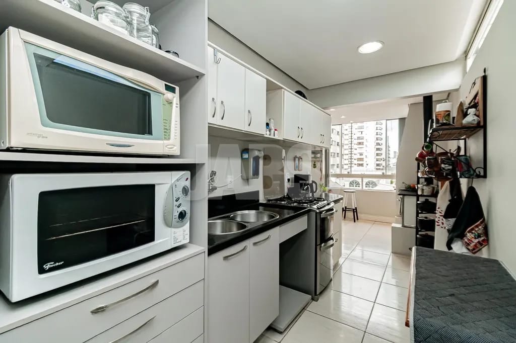 Cozinha com armários