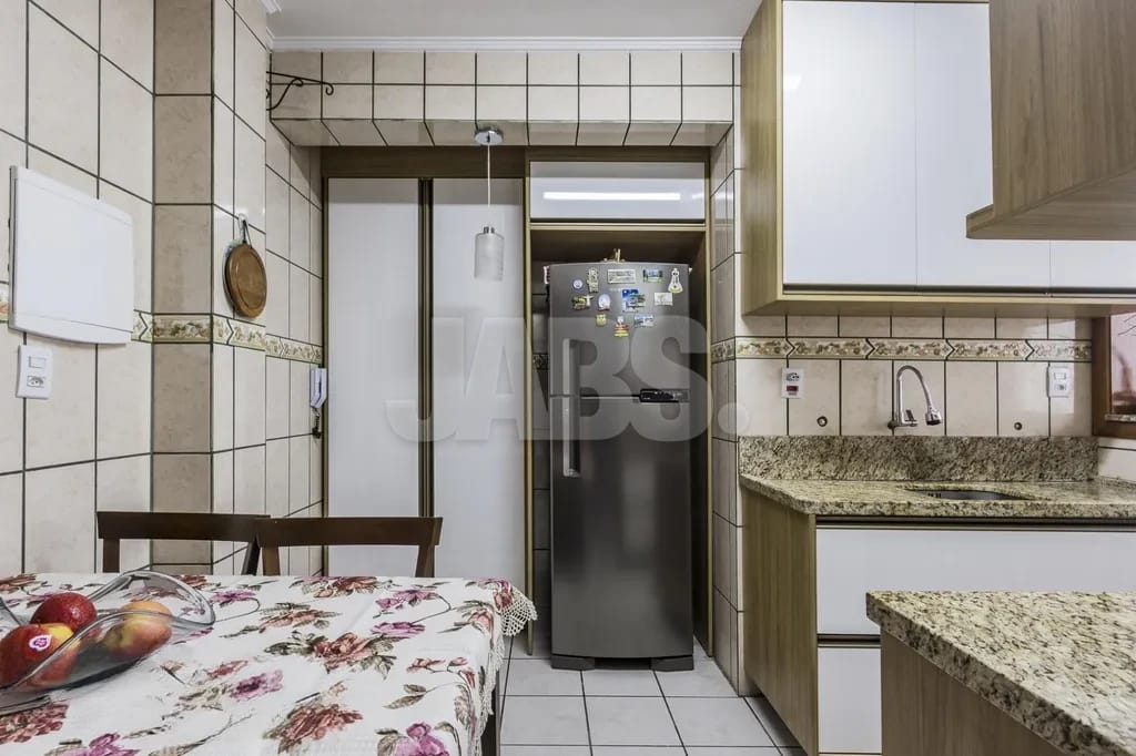 Cozinha com mesa