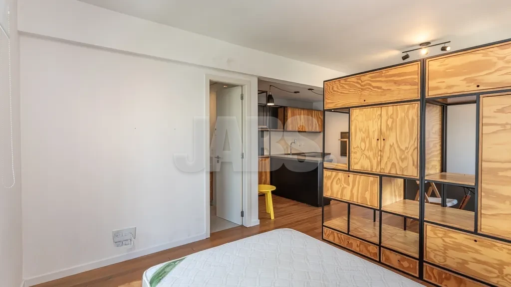 Quarto separado pela estante