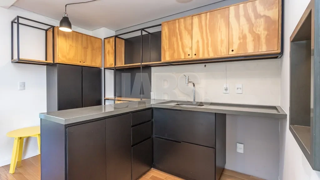 Cozinha americana com marcenaria em madeira