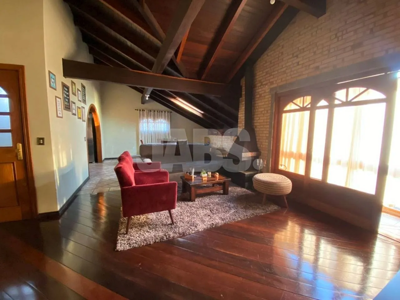 Apartamento de 2 dormitórios com hidromassagem no Centro de Canela, foto 1