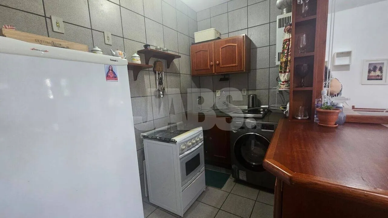 Apartamento mobiliado de 1 dormitório na avenida principal de Canela, foto 2