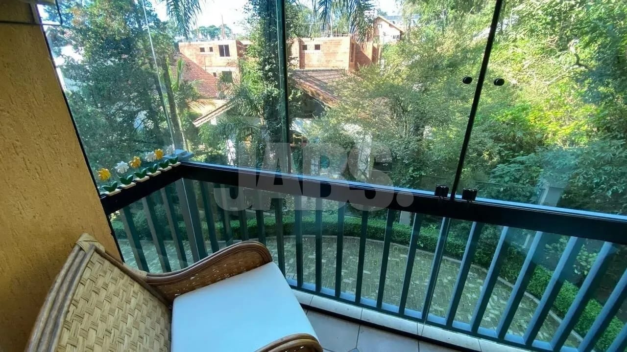Sacada com vista para o jardim do residencial