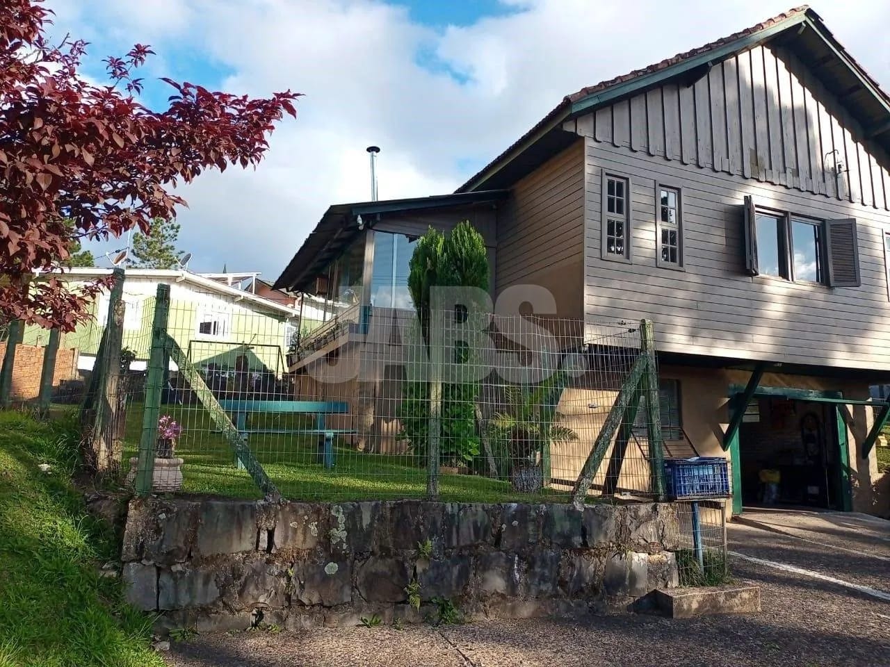 Casa com jardim