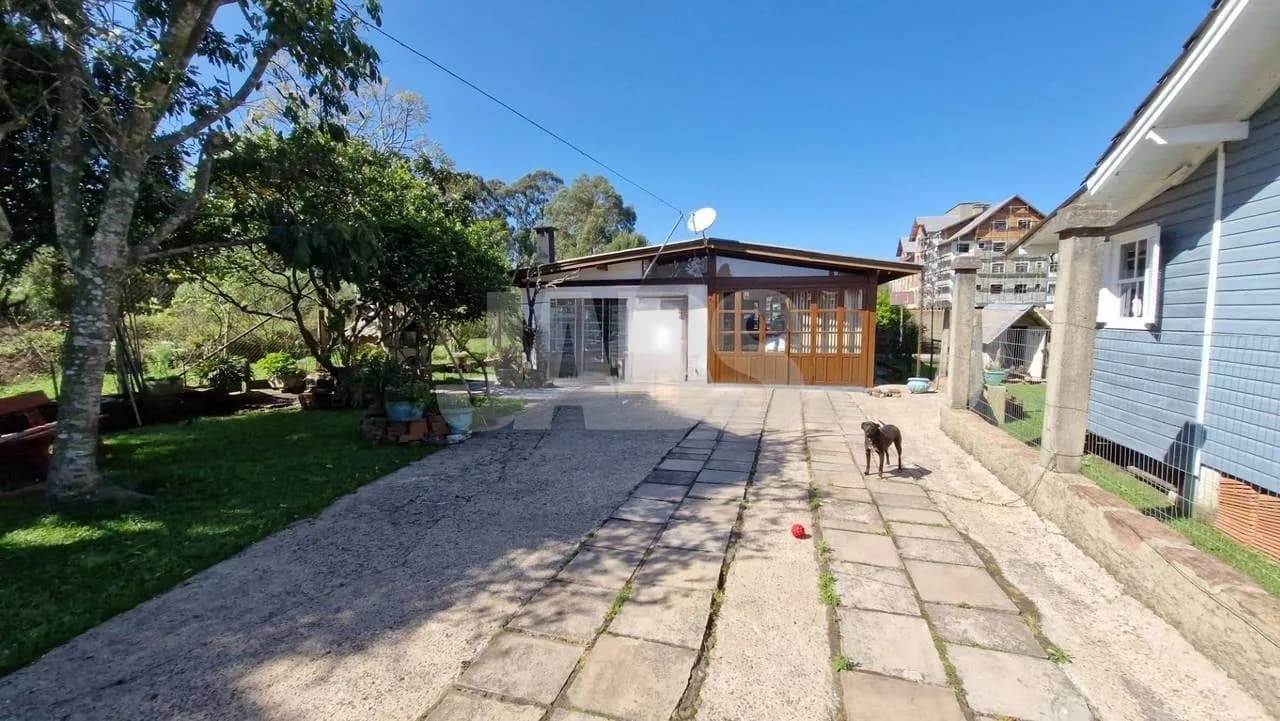 Casa de 3 dormitórios com jardim amplo no São Lucas, foto 1