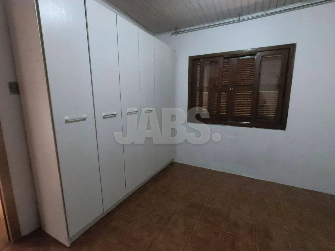 Dormitório com armário