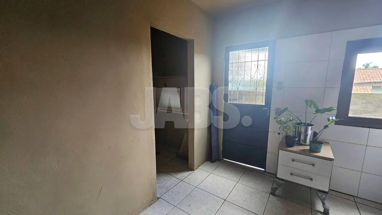 Casa de 242 m² em terreno de esquina de 732 m² no Leodoro de Azevedo, foto 9