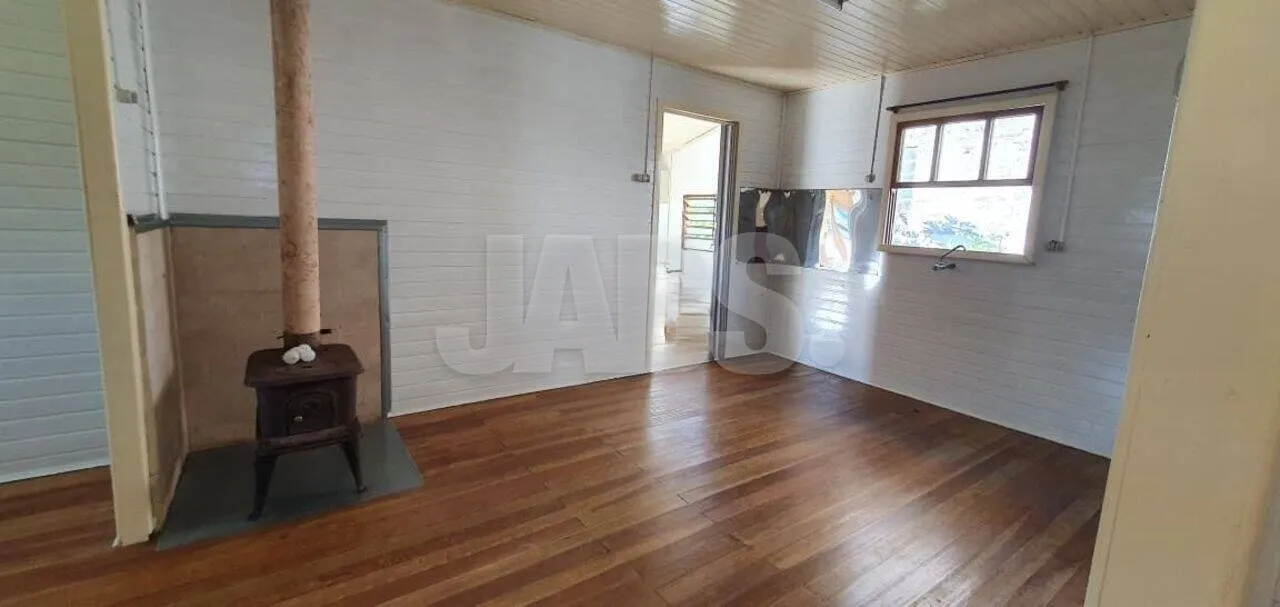 Sala com fogão a lenha