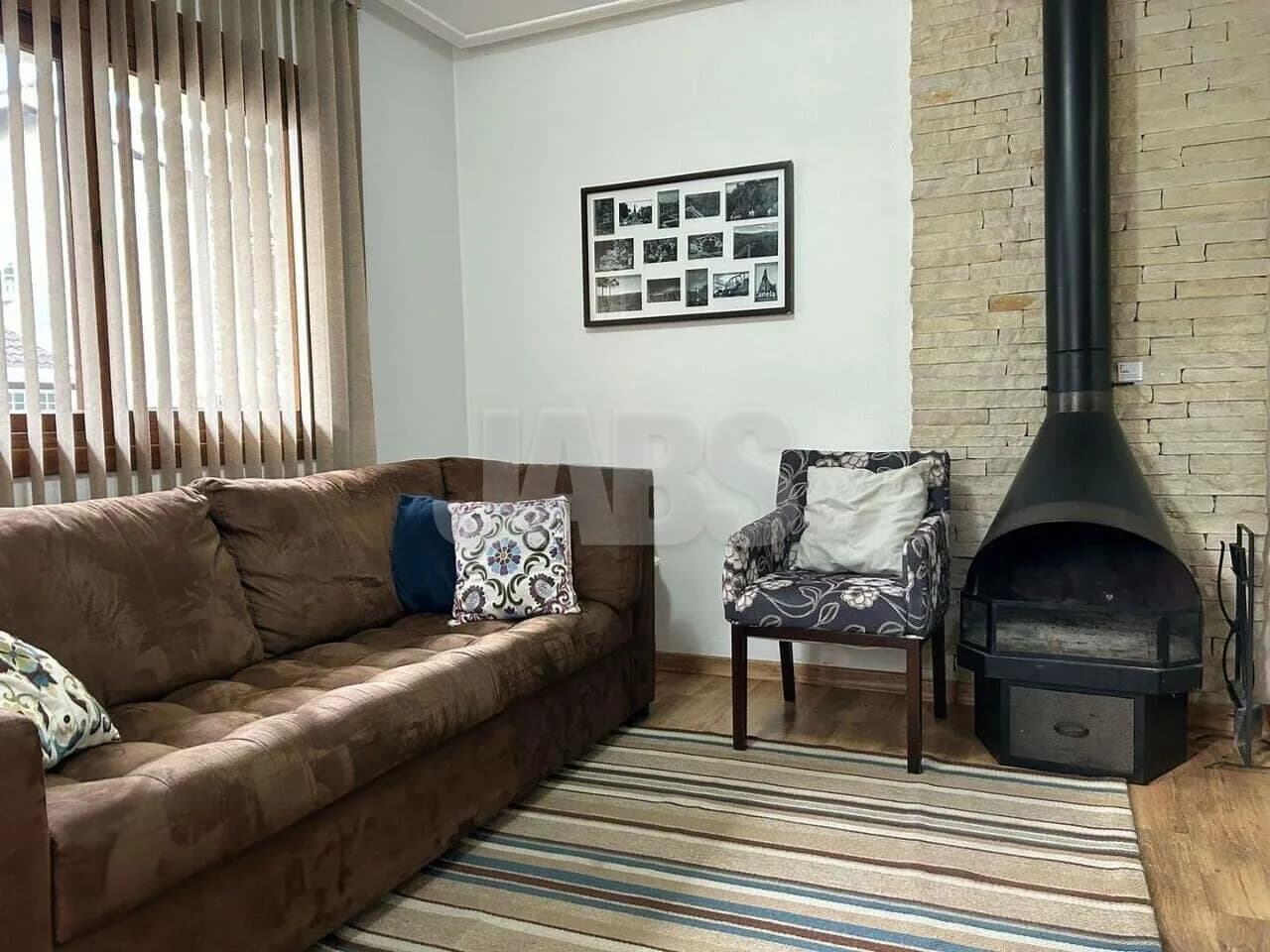 Sala de estar com lareira