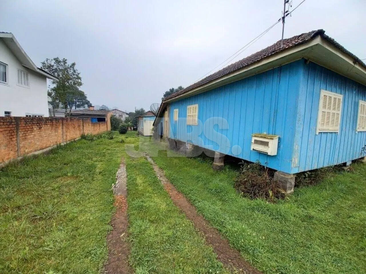 Terreno de 682 m² com 2 casas de madeira no Celulosi, foto 3