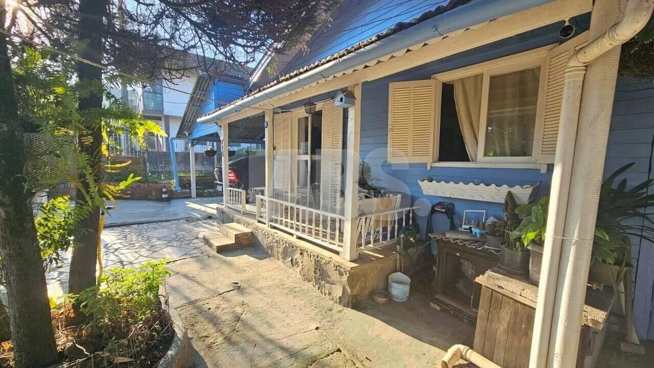 Terreno de esquina com 2 casas e galpão perto da Catedral de Pedra, foto 3