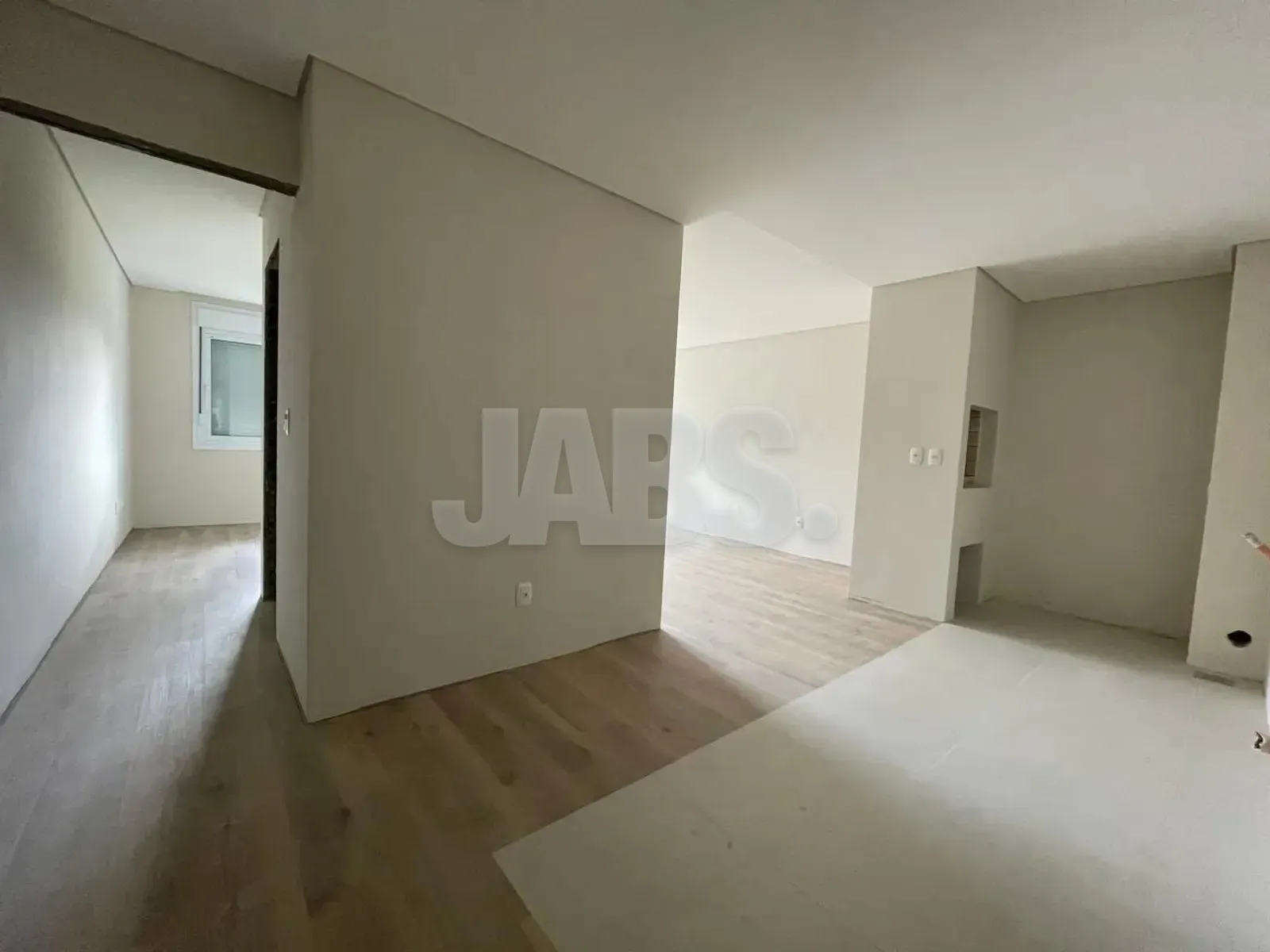 Vista da sala para a cozinha e o corredor