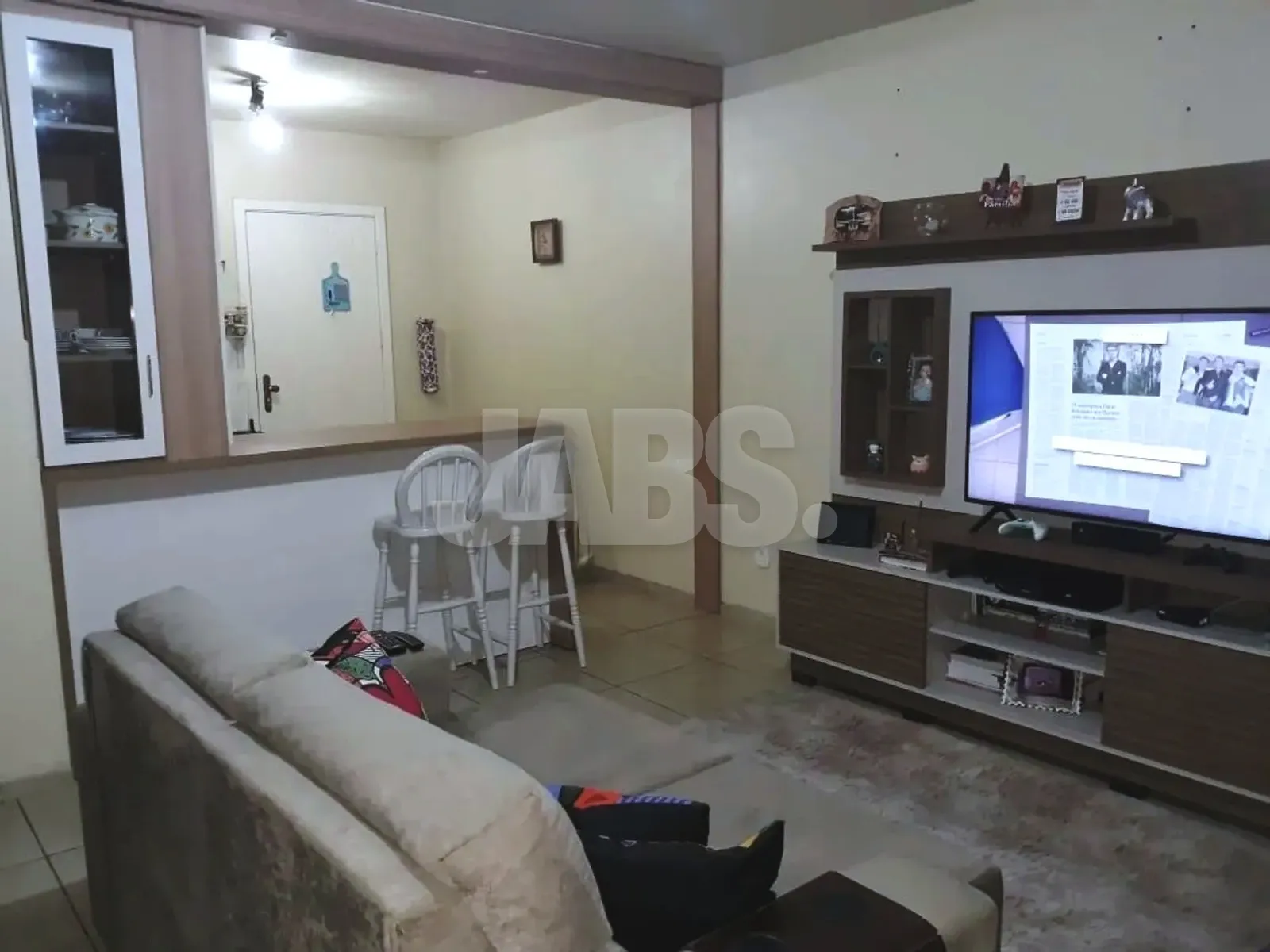 Sala de estar com televisão