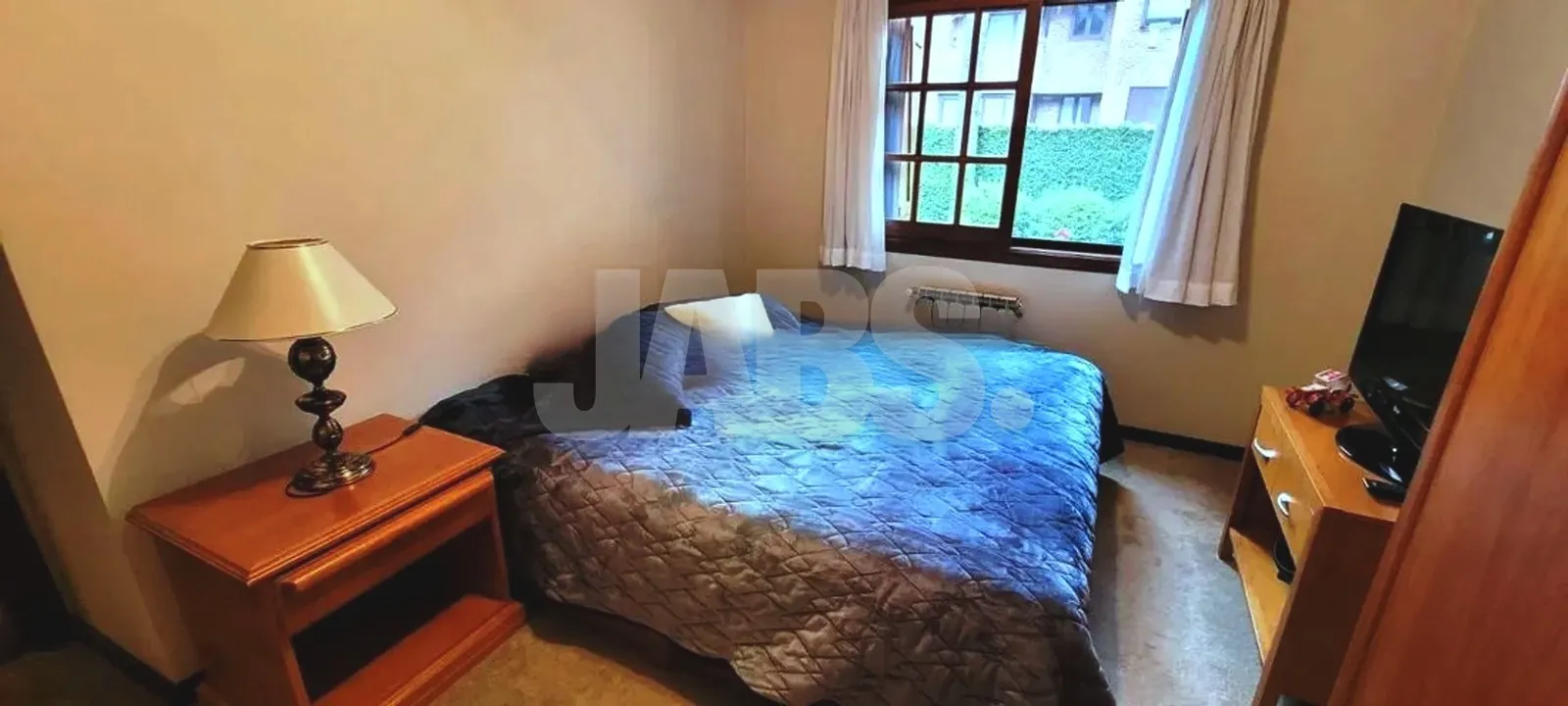 Segundo dormitório com cama de casal