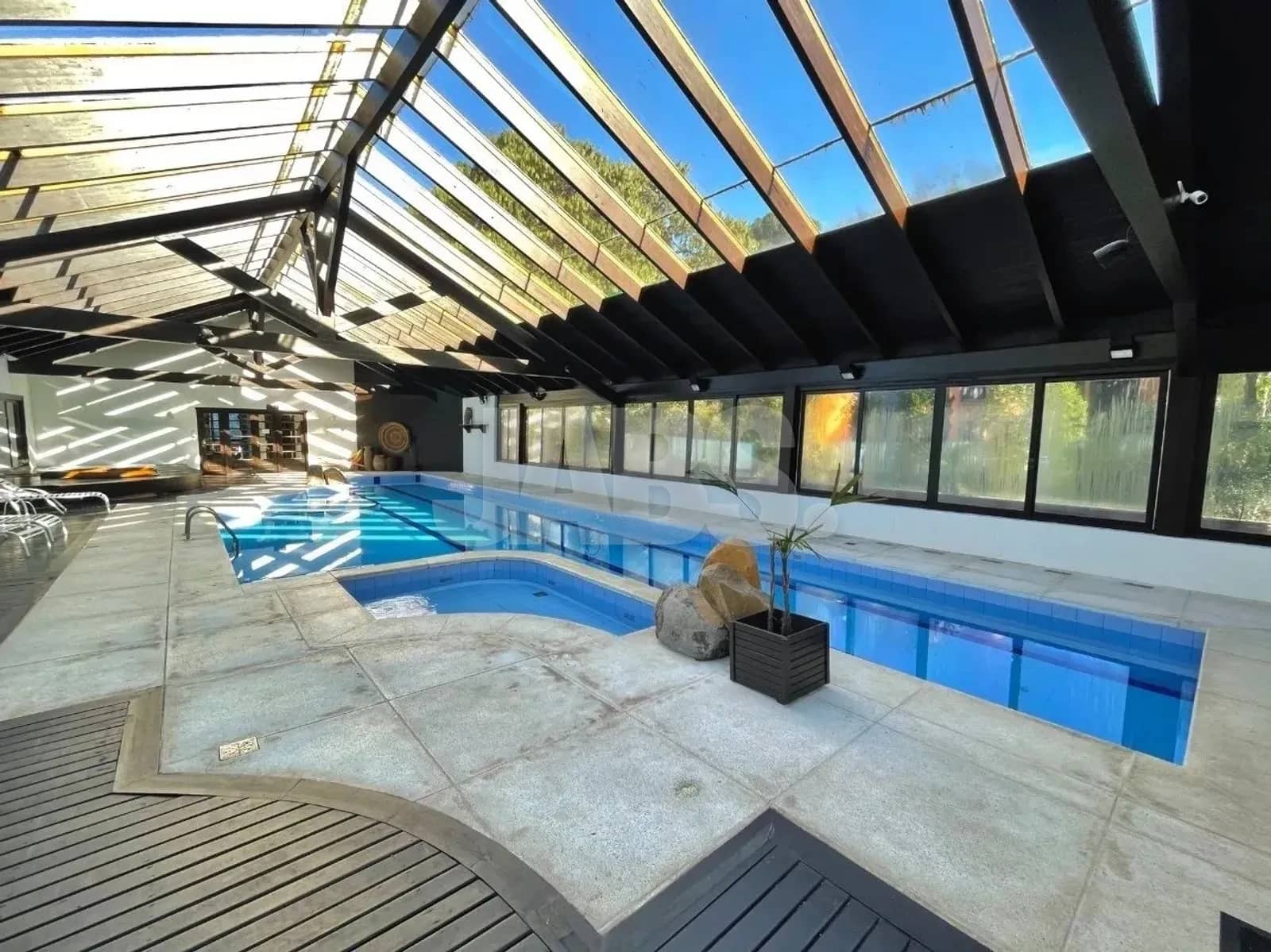 Piscina térmica coberta