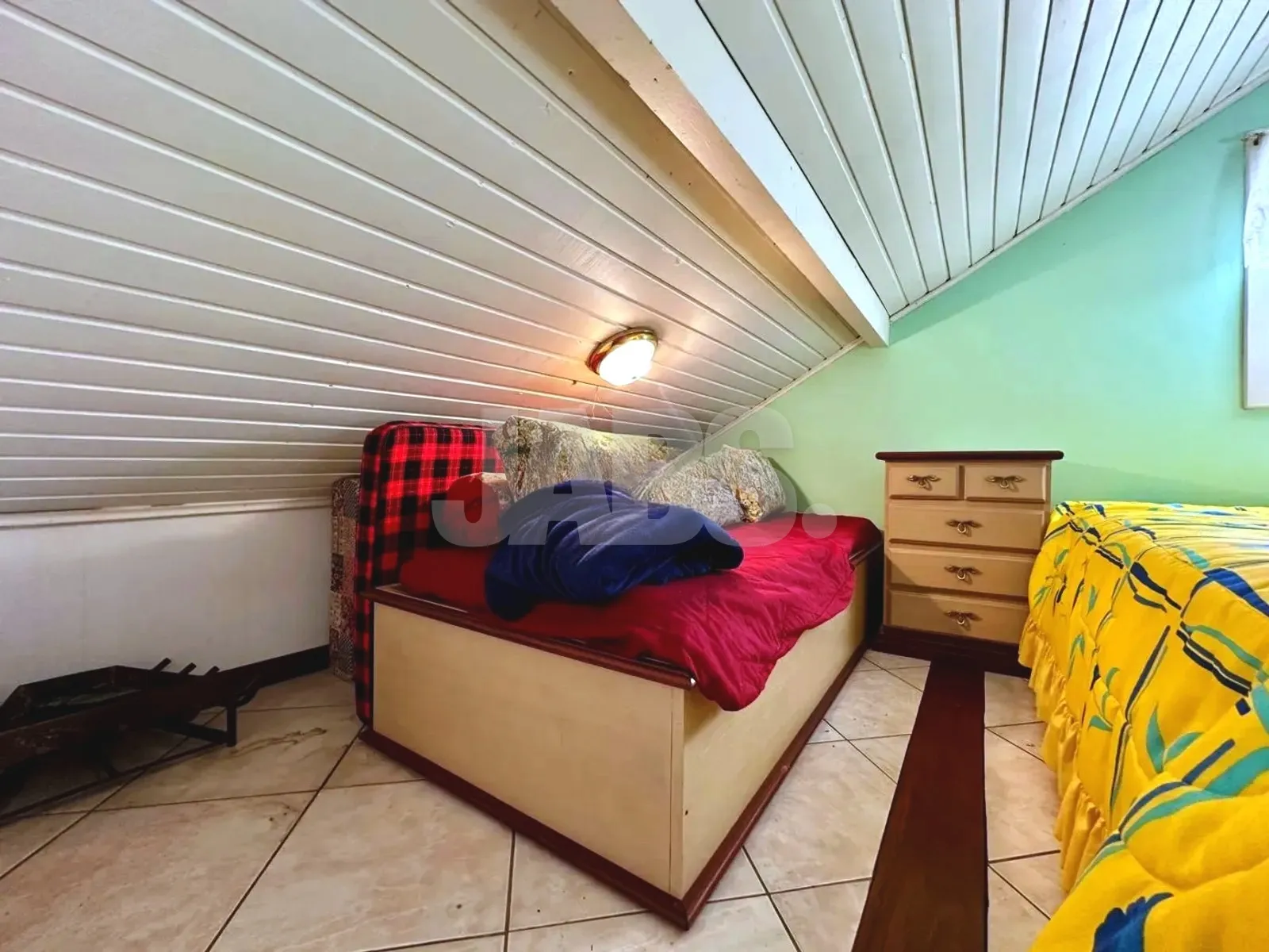Mezanino com cama auxiliar