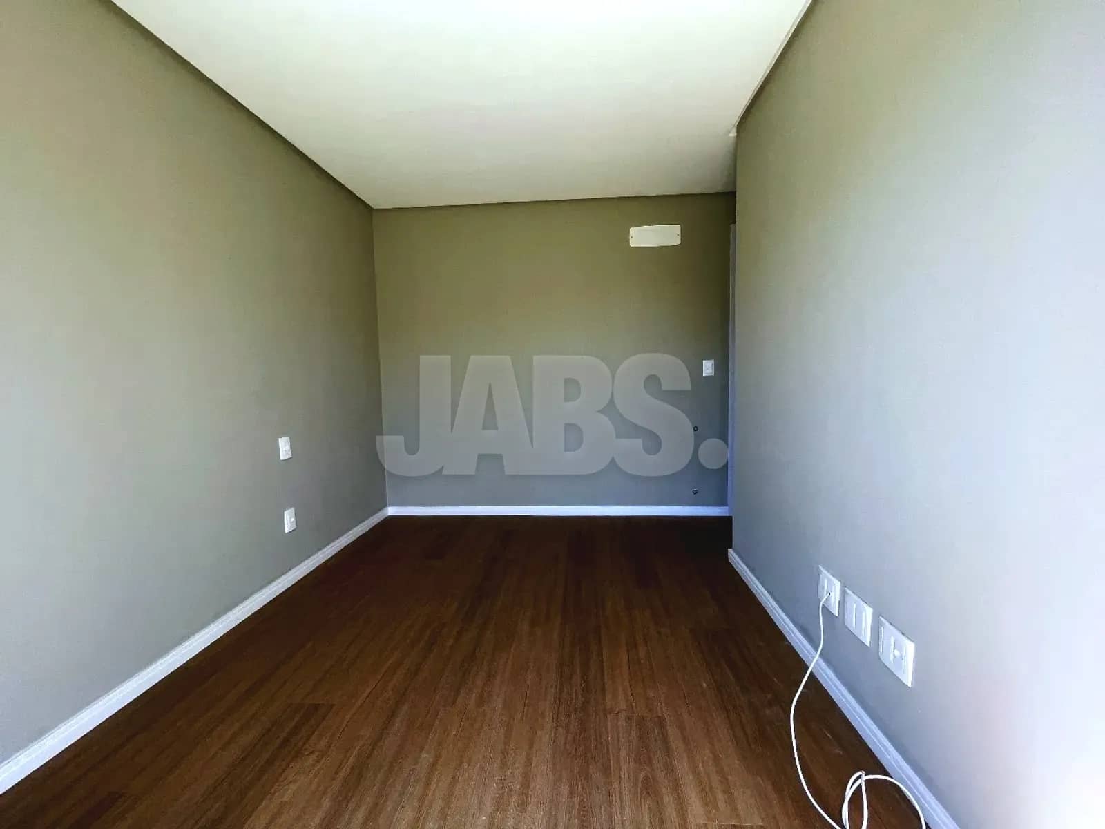 Dormitório com piso laminado