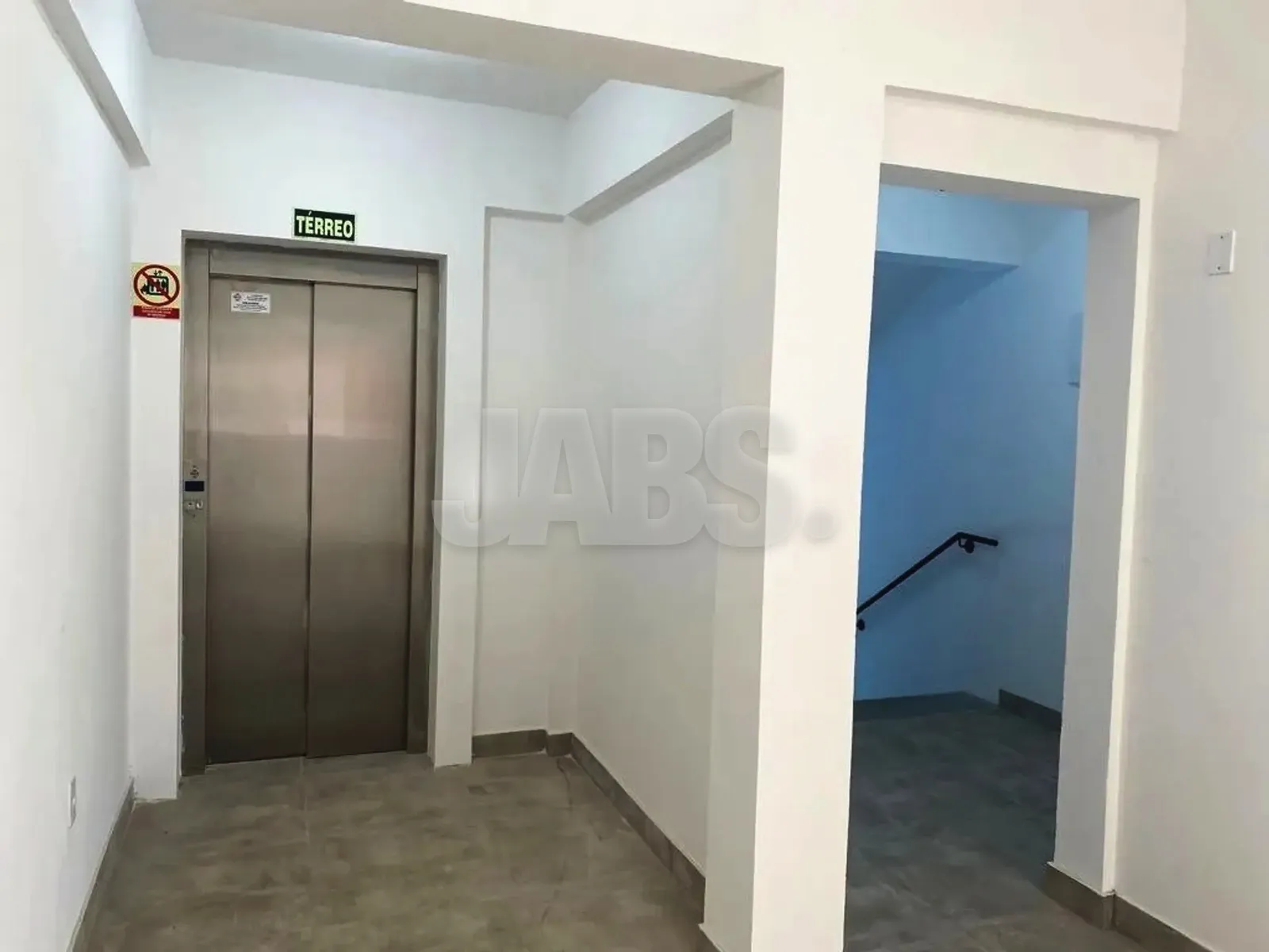 Hall com elevador