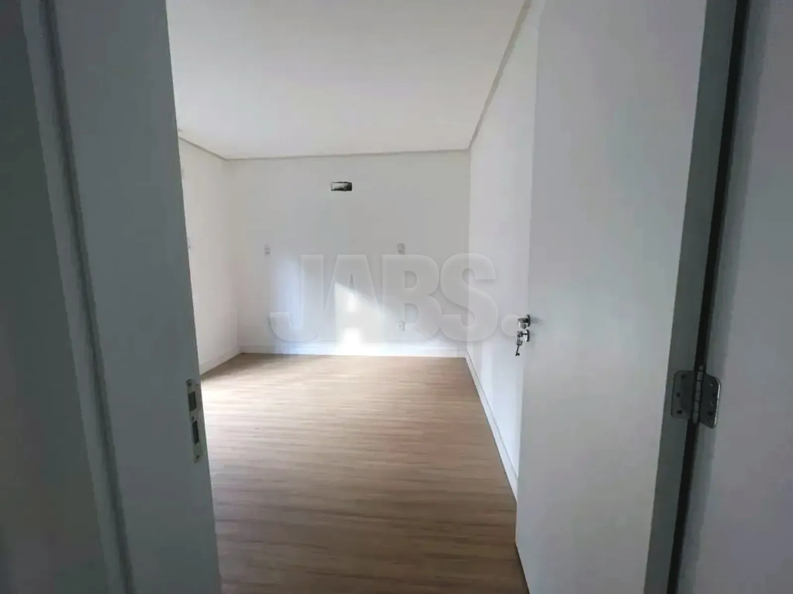 Dormitório com piso laminado