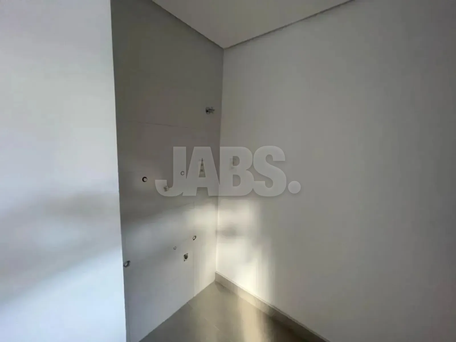 Espaço da cozinha com pontos de água