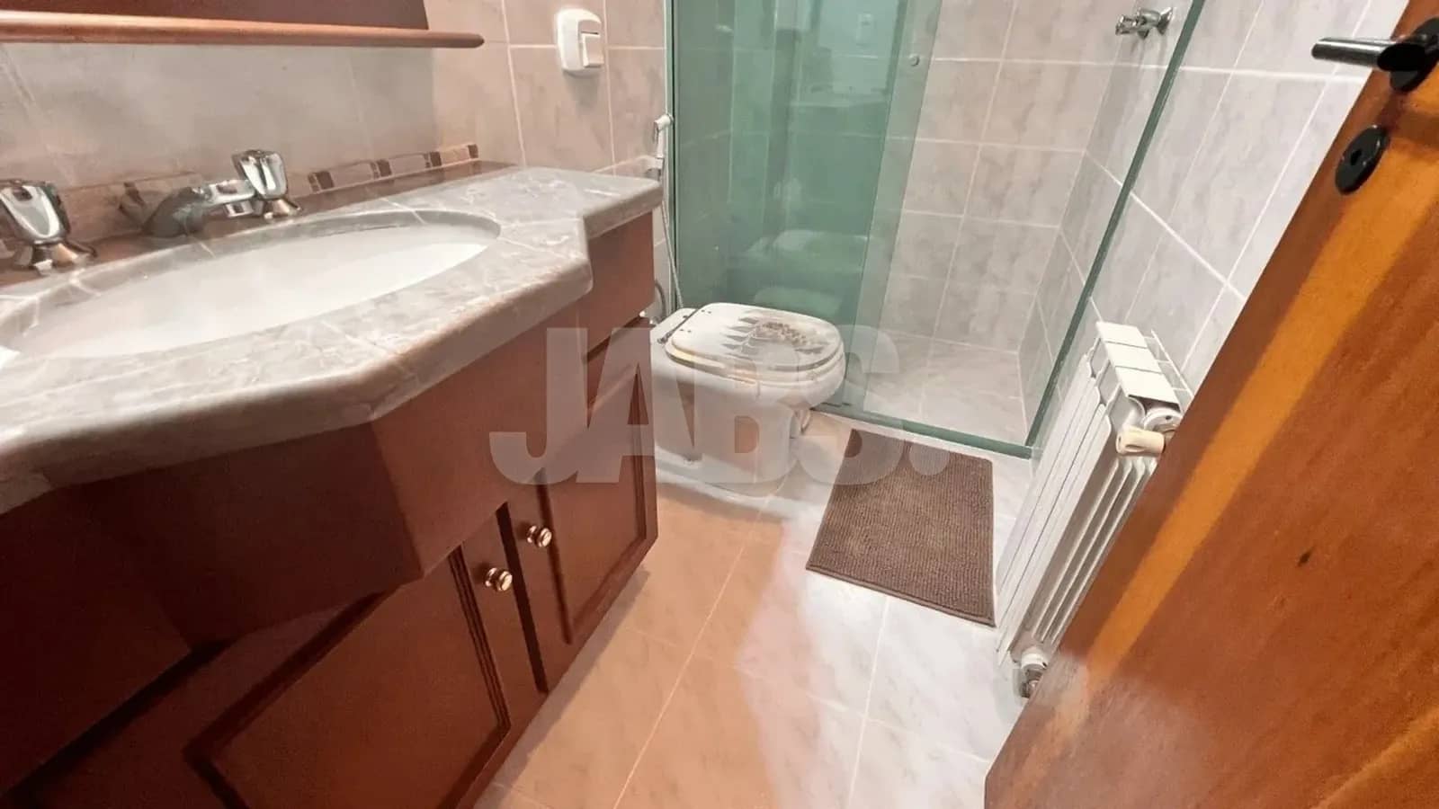 Banheiro da suíte com box