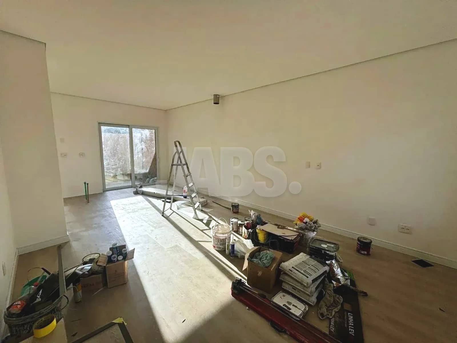 Sala e cozinha integradas no térreo