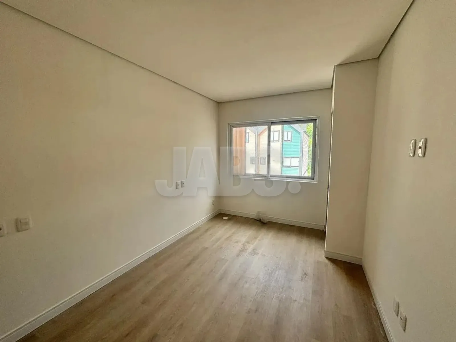 Dormitório com piso vinílico