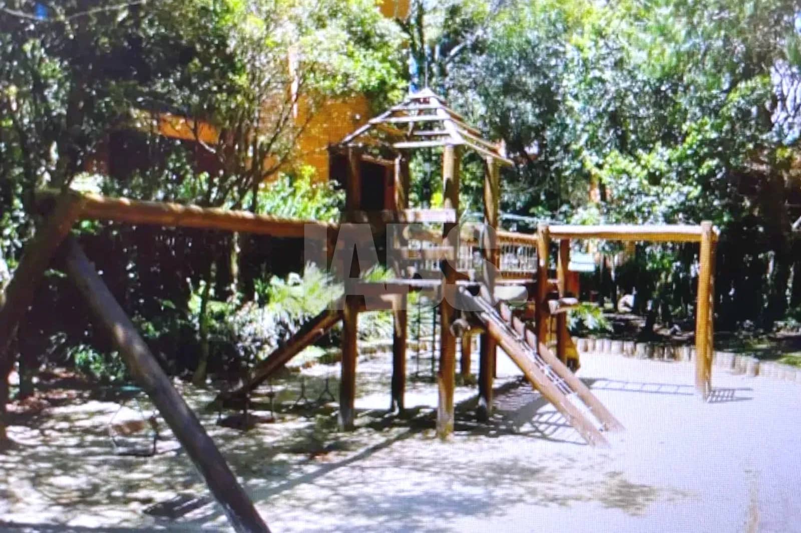 Playground de madeira