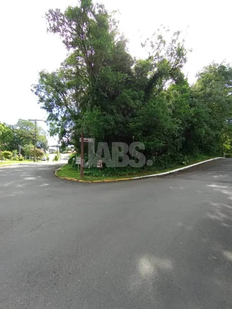 Curva da rua junto ao terreno
